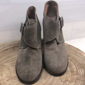 Lucky Brand sz 7 Womens suede taupe boots